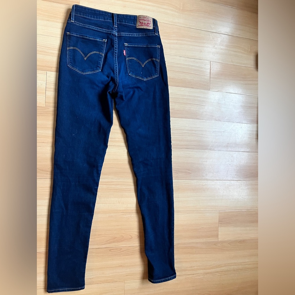 Levi’s Women’s  721 High-Rise Skinny jeans - red tag. - Picture 9 of 9